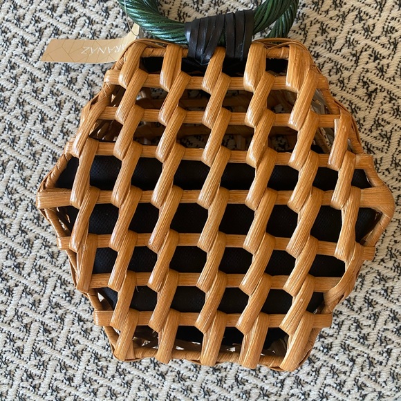 ARANAZ Hera Wooden Top Handle Bag - Picture 2 of 6